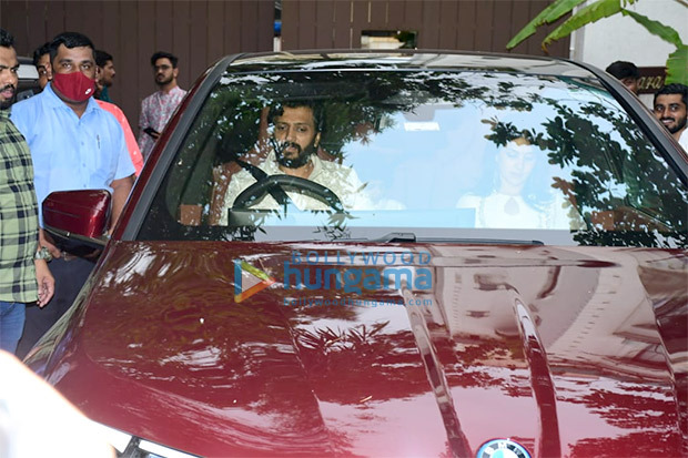 Riteish Deshmukh, Genelia D’Souza buy BMW electric car worth whopping Rs. 1.4 crore on Ganesh Chaturthi, see photos  