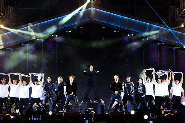 BTS’ concert saw 50,000 people in attendance in Busan and garnered 49 million viewership during livestream; group performs ‘RUN BTS’ for the first time