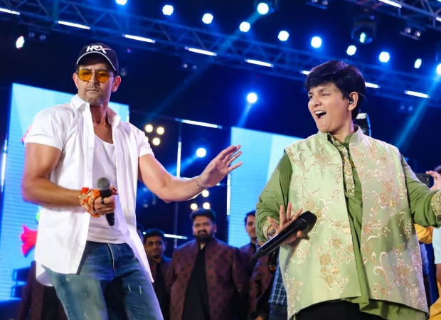 Hrithik Roshan visits Falguni Pathak's garba night; dances on ‘Ek Pal Ka Jeena’, watch video