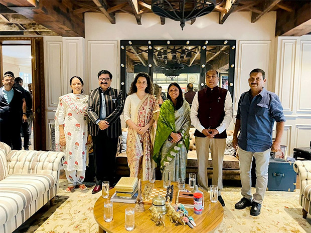 Kangana Ranaut meets Chief Minister of Himachal Pradesh Jairam Thakur in Manali; see photos Kangana Ranaut meets Chief Minister of Himachal Pradesh Jairam Thakur in Manali; see photos
