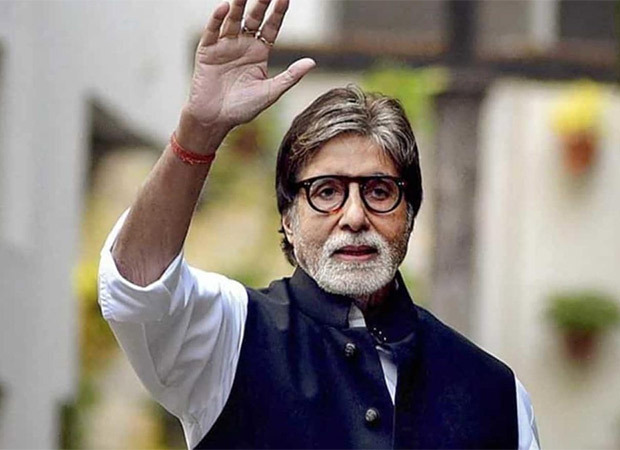Happy Birthday Amitabh Bachchan: Big B steps out of Jalsa at midnight to greet fans; watch 