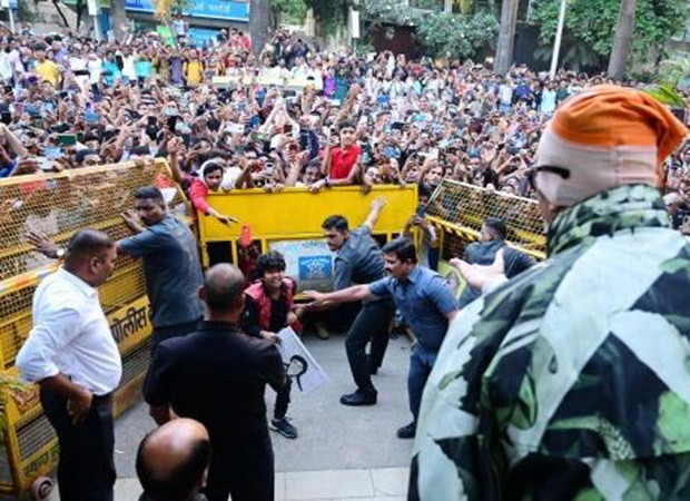 Young Amitabh Bachchan fan breaks security barrier to meet and greet him; gets emotional