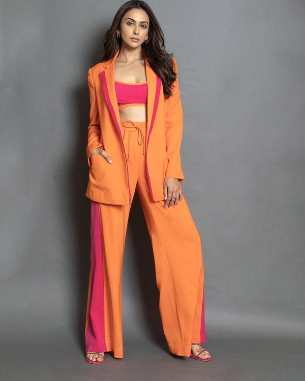 Rakul Preet Singh give notes on how to master colour blocking this season in an Orange and pink pantsuit worth Rs. 18,000! Rakul Preet Singh give notes on how to master colour blocking this season in an Orange and pink pantsuit worth Rs. 18,000!