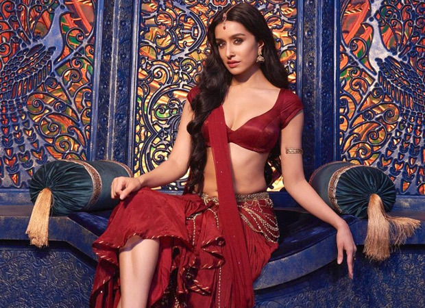 Shraddha Kapoor exudes regal queen vibes in these BTS pics from the set of Bhediya : Bollywood News - Bollywood Hungama