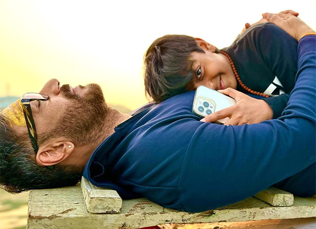 Ajay Devgn finds “peace” with son Yug in the “heart” of Varanasi; shares an adorable pic of duo