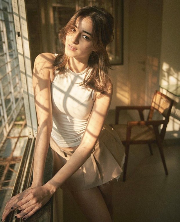 Ananya Panday brightened our day with her sun-kissed photos dressed in white top and pleated mini skirt Ananya Panday brightened our day with her sun-kissed photos dressed in white top and pleated mini skirt