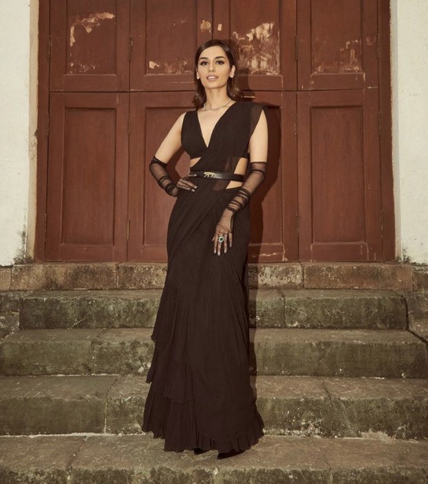 Fashion Faceoff: Manushi Chillar or Deepika Padukone, who wore the black  belt saree better? : Bollywood News - Bollywood Hungama