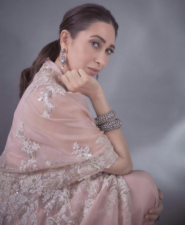 Karishma Kapoor Ka Xxx Video - Karisma Kapoor is the queen of ethnic fashion, as evidenced by her most  recent photos wearing blush pink outfit : Bollywood News - Bollywood Hungama