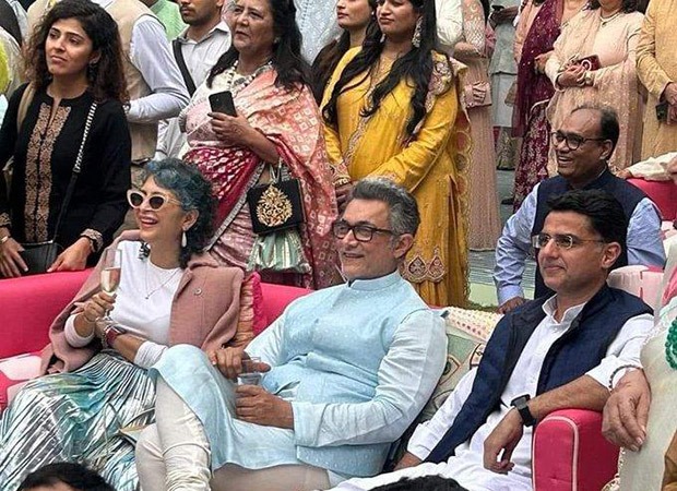 Aamir Khan dances with Kartik Aaryan, sports salt-n-pepper hairdo as he sings Raja Hindustani song at a wedding in Bhopal, watch videos Aamir Khan dances with Kartik Aaryan, sports salt-n-pepper hairdo as he sings Raja Hindustani song at a wedding in Bhopal, watch videos