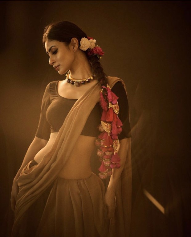 100+ Saree Poses You Should Try for the Perfect Instagrammable Click