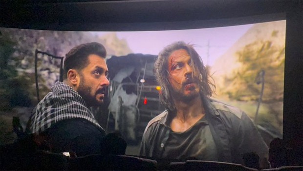 Pathaan: Shah Rukh Khan – Salman Khan’s appearance together is met with loud cheers, whistles, screams in theatres in early morning shows, watch videos 