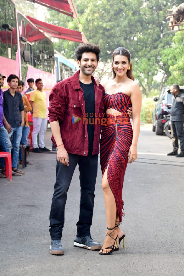 Photos: Kartik Aaryan, Kriti Sanon and the cast of Shehzada snapped promoting the film on sets of The Kapil Sharma Show