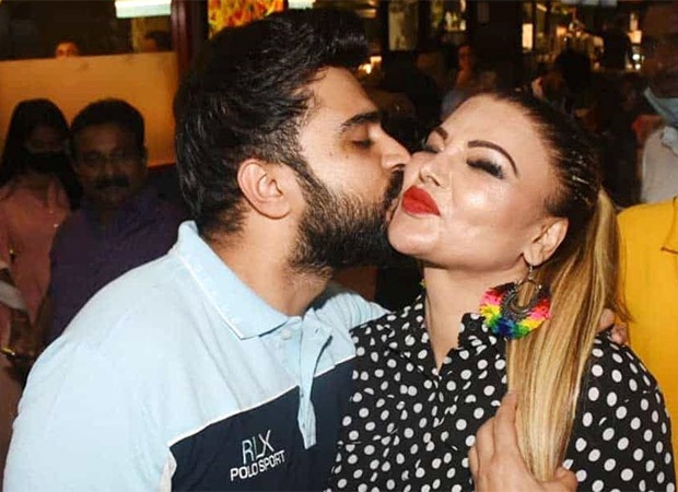 620px x 450px - Rakhi Sawant and Adil Khan secretly get married; the couple poses with a  marriage certificate : Bollywood News - Bollywood Hungama