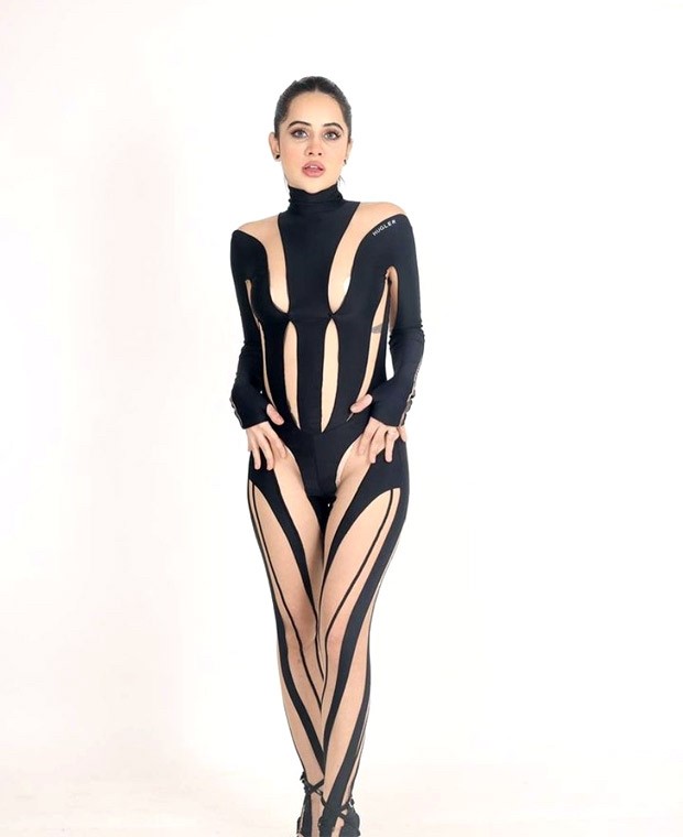 Urfi Javed wears a 20 kg dress made out of glass pieces [Video]