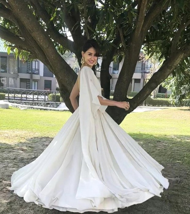 Disha Patani ditches her swimsuit in favour of a stunning white Anarkali  gown by Shantanu & Nikhil : Bollywood News - Bollywood Hungama