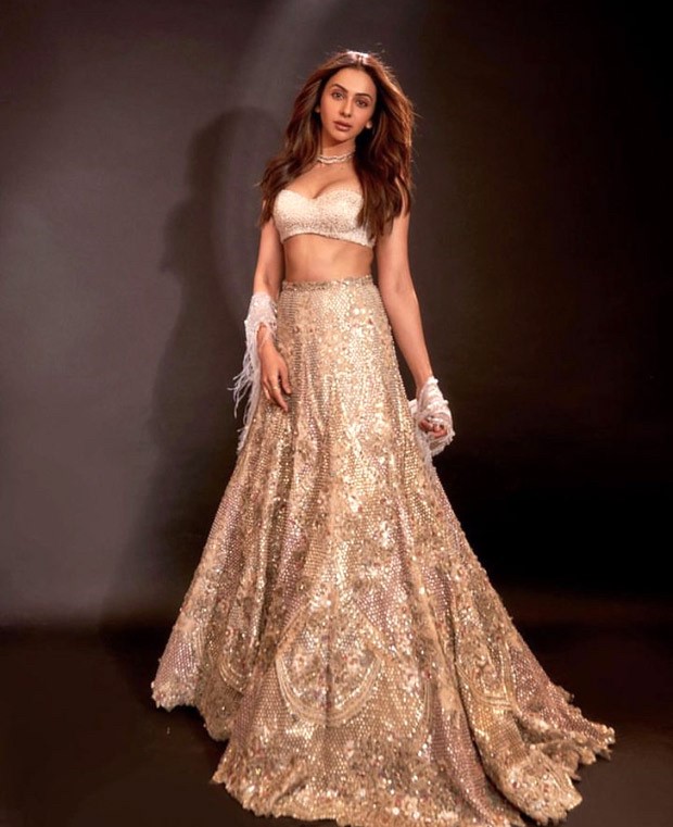 kiara advani golden dress Kiara advani golden saree look