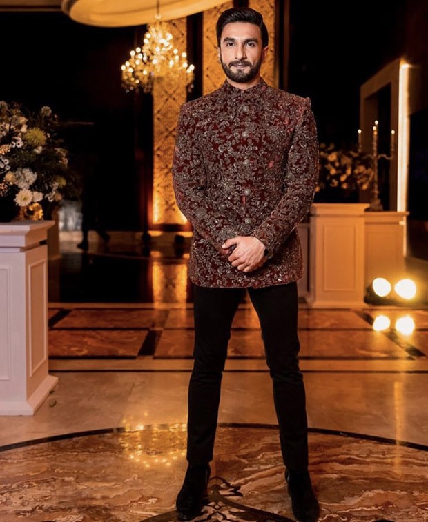 Ranveer Singh blessed our feeds while wearing an outfit by Sabyasachi that  included a crimson bandhgala and black velvet pants : Bollywood News -  Bollywood Hungama