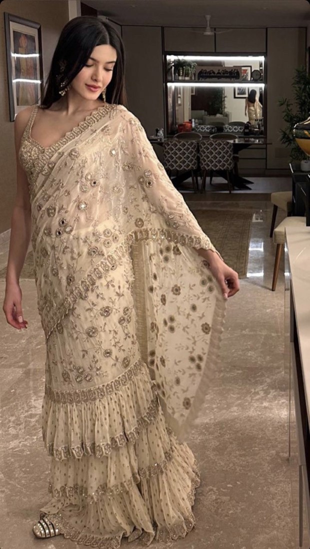 The most gorgeous wedding guest is undoubtedly Shanaya Kapoor, who is  sporting an elegant ruffle saree by Arpita Mehta : Bollywood News -  Bollywood Hungama