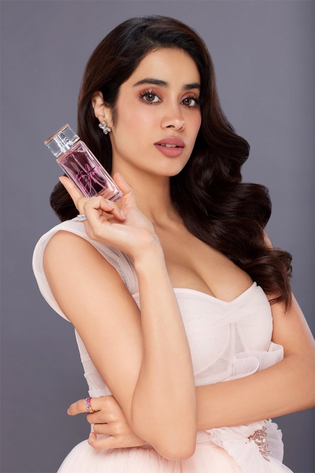 Janhvi Kapoor becomes new brand ambassador for fragrance range of RENÉE Cosmetics thumbnail