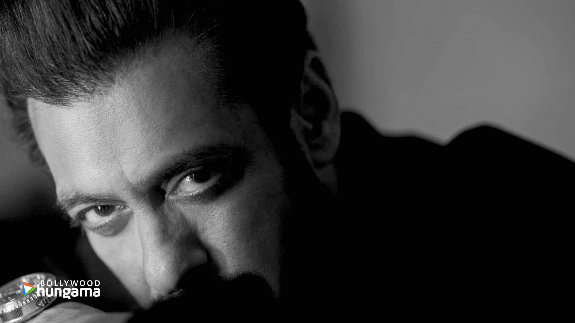 Salman Khan Wallpapers | salman-khan-17 - Bollywood Hungama