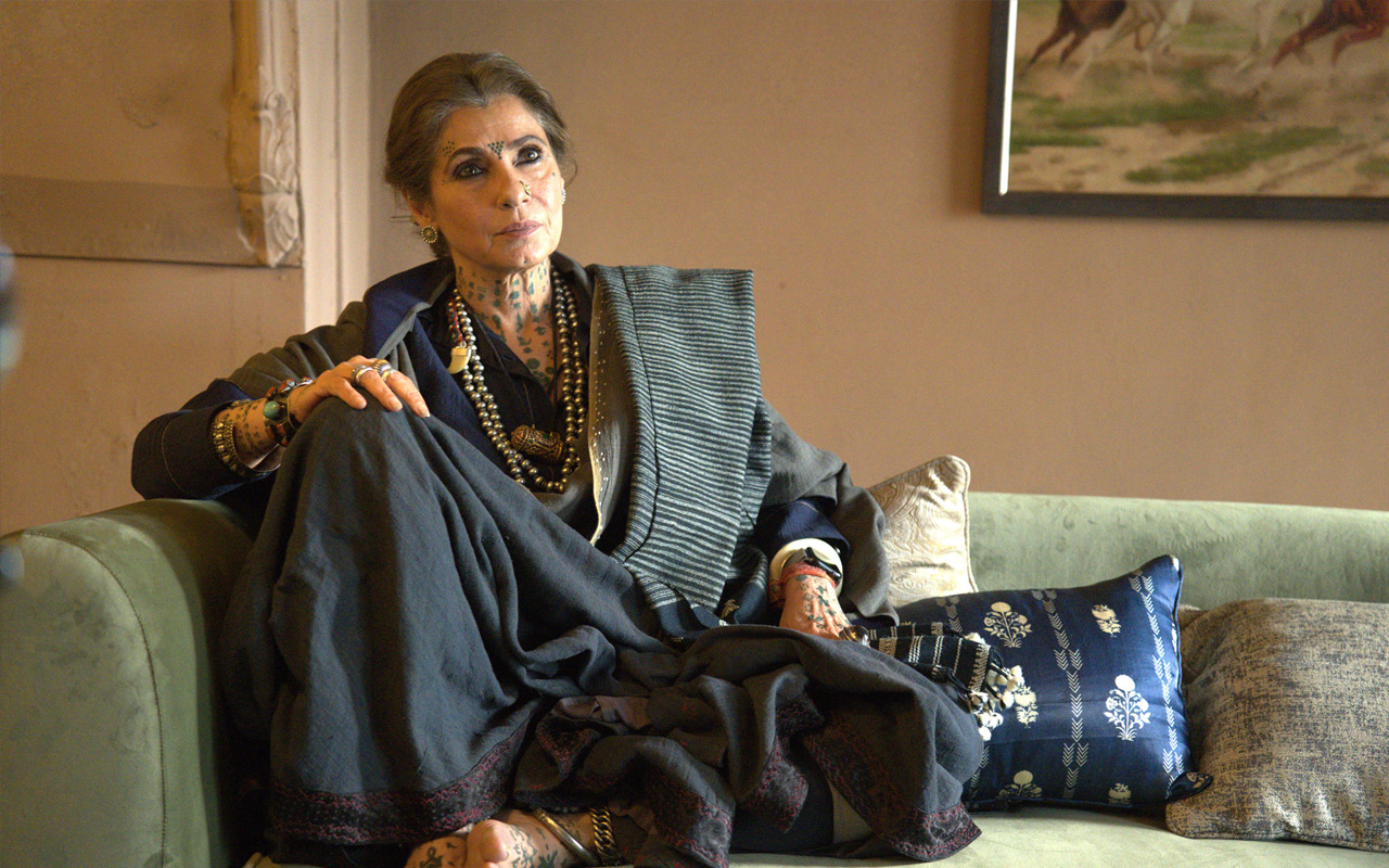 1280px x 800px - EXCLUSIVE: Dimple Kapadia flaunts her rustic look as a matriarch in Saas  Bahu Aur Flamingo, see photo : Bollywood News - Bollywood Hungama