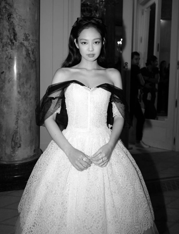 BLACKPINK's Jennie spellbinds in Chanel midi lace dress for The Idol  premiere at Cannes 2023 - Bollywood Hungama