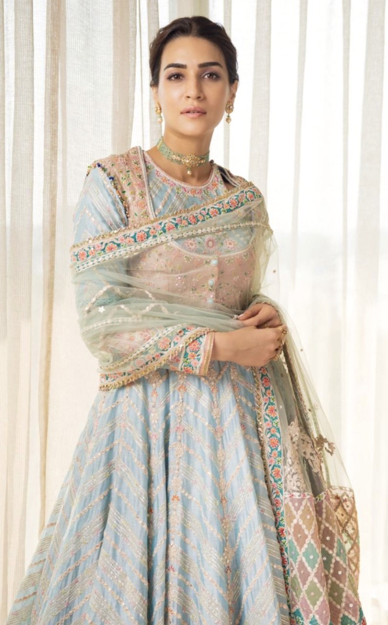 Kriti hotsell sanon kurta