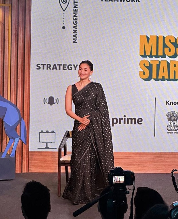 Alia Bhatt's latest ethnic look proves that you cannot go wrong with a black  saree : Bollywood News - Bollywood Hungama