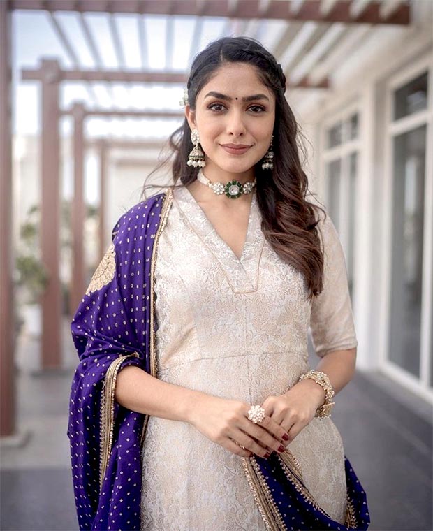 Mrunal Thakur in her gorgeous brocade sharara and gajra is making us stop and stare : Bollywood News - Bollywood Hungama