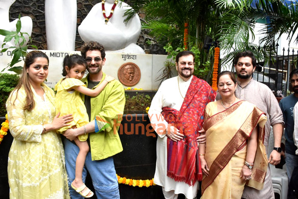 Photos: Legendary singer Mukesh's family pay tribute to him on his 100th birth anniversary