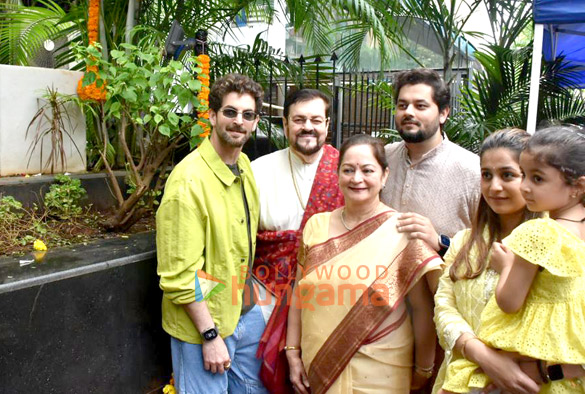 Photos: Legendary singer Mukesh's family pay tribute to him on his 100th birth anniversary