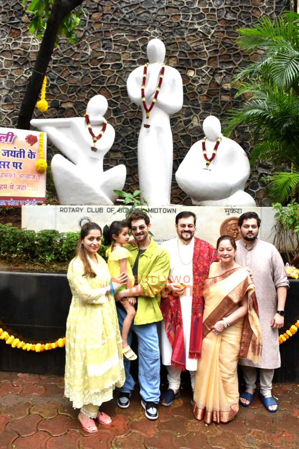 Photos: Legendary singer Mukesh's family pay tribute to him on his 100th birth anniversary