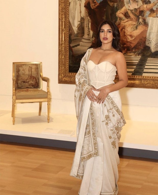 Bhumi Pednekar gives a modern twist to ethnic dressing with a white corset  blouse and white embroidered saree worth Rs.2 Lakh 2 : Bollywood News -  Bollywood Hungama