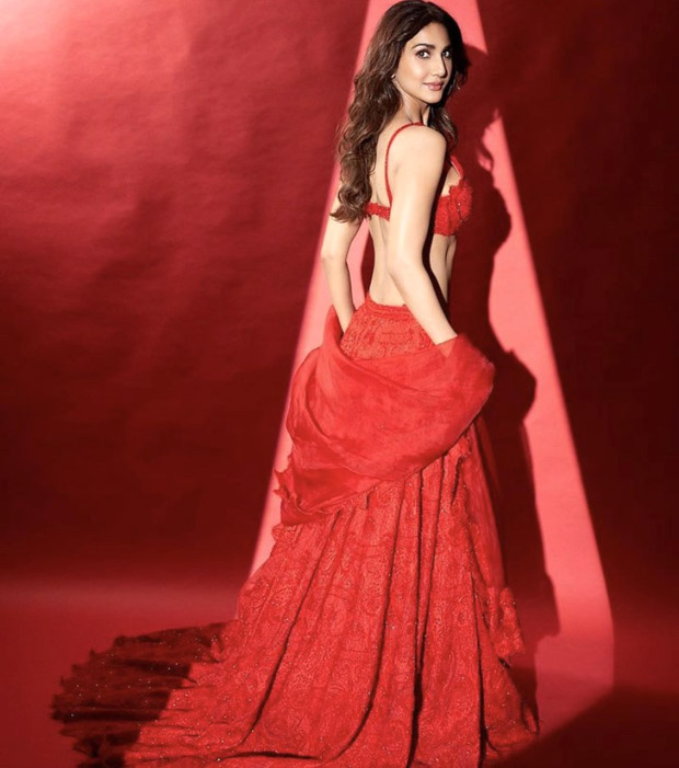 Vaani Kapoor sets the runway ablaze in a breathtaking red lehenga as she turns showstopper for Roseroom at FDCI ICW 2023 2
