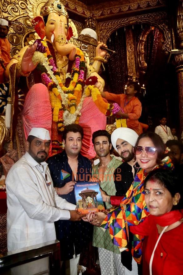 Photos: Fukrey 3 team visit Lalbaugcha Raja to seek Lord Ganesha’s blessings