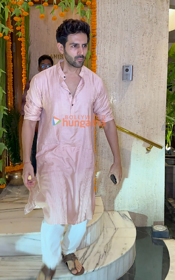 Photos: Sidharth Malhotra, Kiara Advani, Kartik Aaryan and others snapped at Manish Malhotra’s house in Bandra