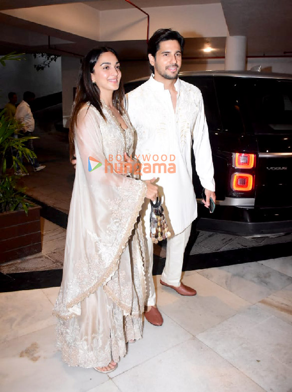 Photos: Sidharth Malhotra, Kiara Advani, Kartik Aaryan and others snapped at Manish Malhotra’s house in Bandra