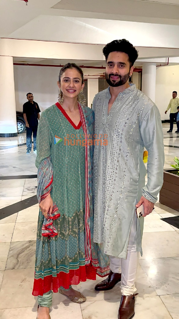 Photos: Sidharth Malhotra, Kiara Advani, Kartik Aaryan and others snapped at Manish Malhotra’s house in Bandra