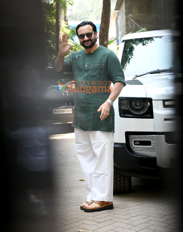 Photos: Saif Ali Khan and Kareena Kapoor Khan snapped in Bandra