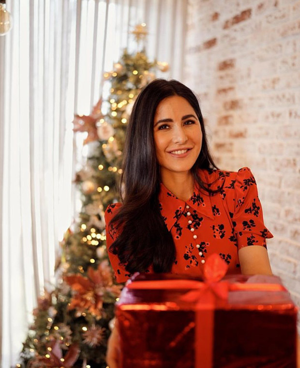 Katrina Kaif is setting hearts on fire in red rose print dress for Merry  Christmas press conference : Bollywood News - Bollywood Hungama