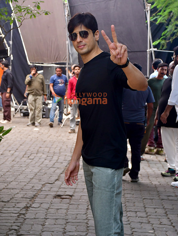 Photos: Sidharth Malhotra snapped during a shoot in Saki Naka