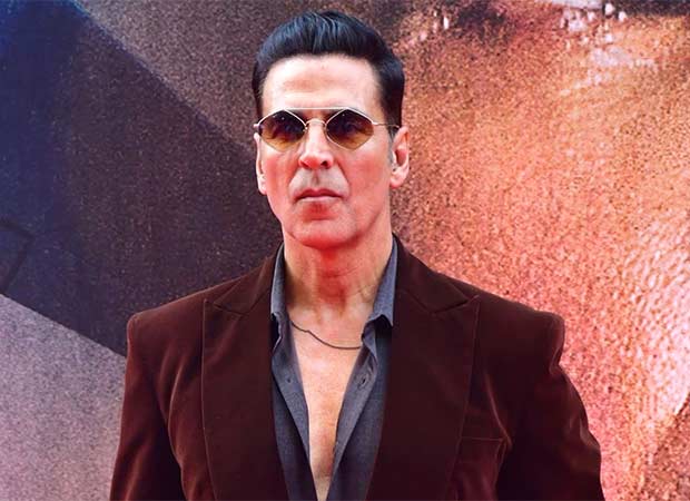 Akshay Kumar marks eco-friendly Ganesh visarjan on Haiwaan sets in Kochi