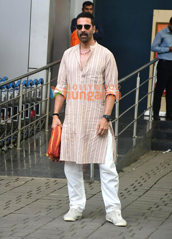 Photos: Akshay Kumar and Arshad Warsi snapped at Kalina airport