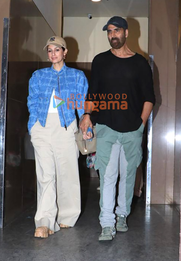 Photos: Akshay Kumar and Twinkle Khanna snapped at Juhu PVR