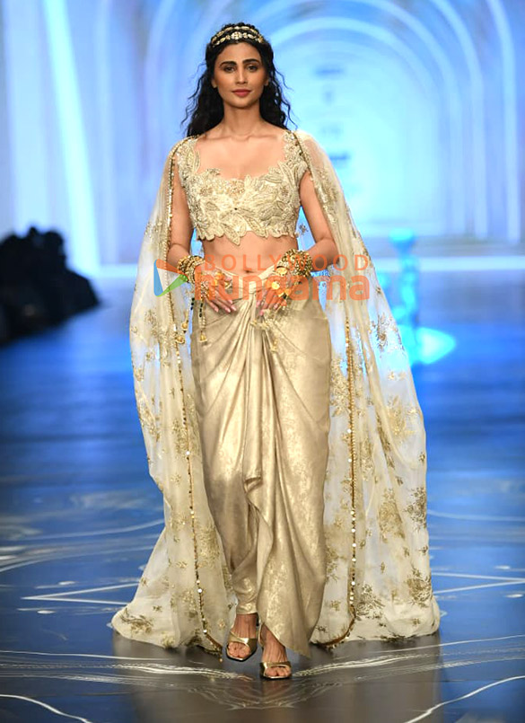 Photos: Daisy Shah turned showstopper at the Global India Couture Week where Dr. Tvacha presented Manali Jagtap's Festive Resort Wear Collection