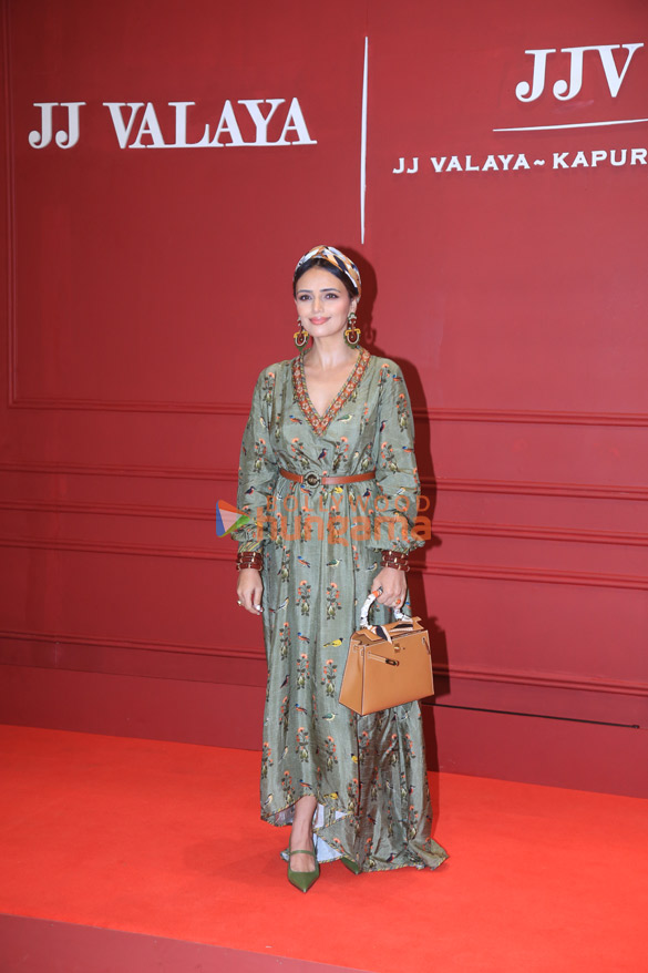 Photos: Mahima Choudhary, Raveena Tandon, Jaaved Jaaferi and others snapped at JJ Valaya store launch