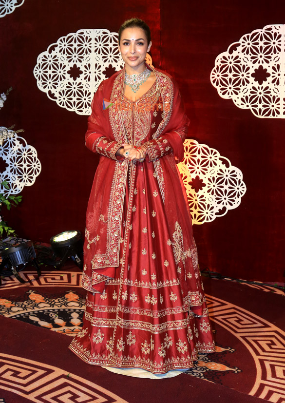 Photos: Malaika Arora, Pranitha Subhash, Regina Cassandra and others snapped attending Navaratri celebrations by Kalyan Jewellers