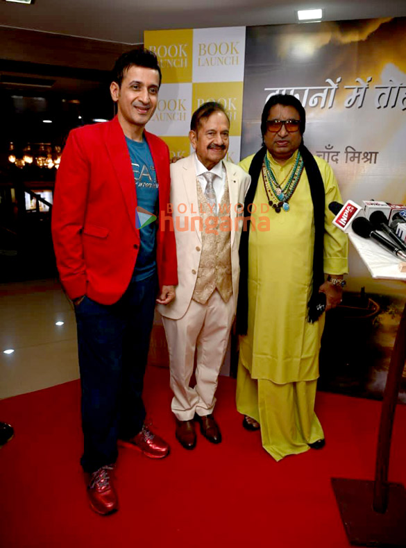 Photos: Poonam Dhillon, Mukesh Rishi, Tej Sapru and others graced the launch of Chaand Mishra's book 'Toofano Mein Tohfa'