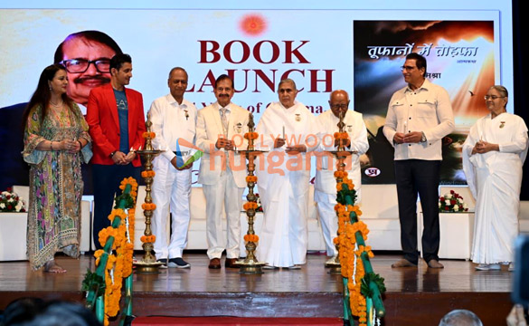 Photos: Poonam Dhillon, Mukesh Rishi, Tej Sapru and others graced the launch of Chaand Mishra's book 'Toofano Mein Tohfa'