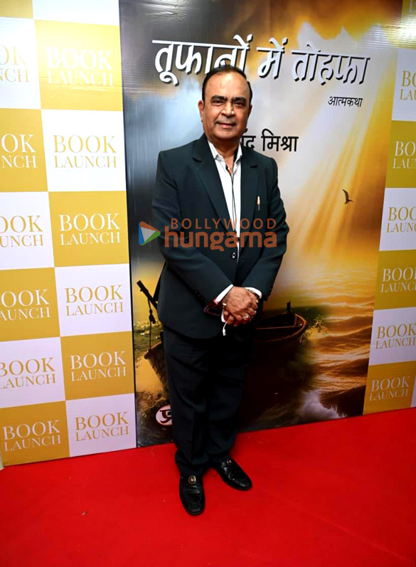 Photos: Poonam Dhillon, Mukesh Rishi, Tej Sapru and others graced the launch of Chaand Mishra's book 'Toofano Mein Tohfa'